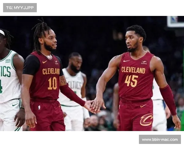 米切尔全能表现18投8中贡献25分8板14助助球队胜利数据全面填满 米切尔全能表现18投8中贡献25分8板14助助球队胜利数据全面填满