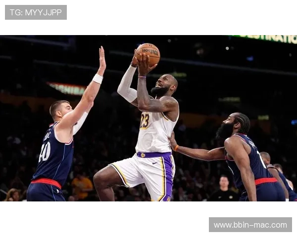 40岁詹皇制胜封盖率湖人主场29胜9负再扛五号位轰16+8秀